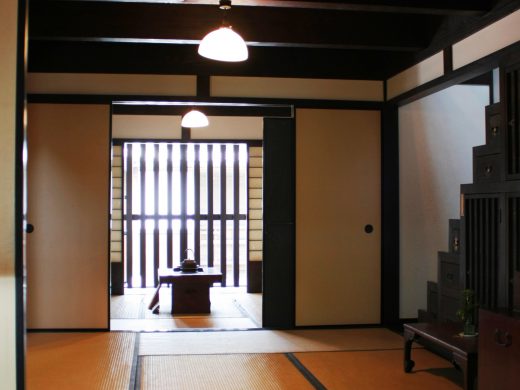 奈良市ならまち格子の家