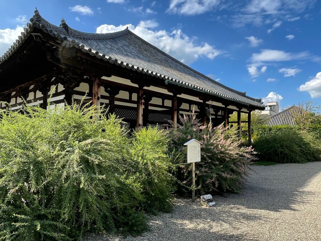 「元興寺」の萩の花が見ごろです