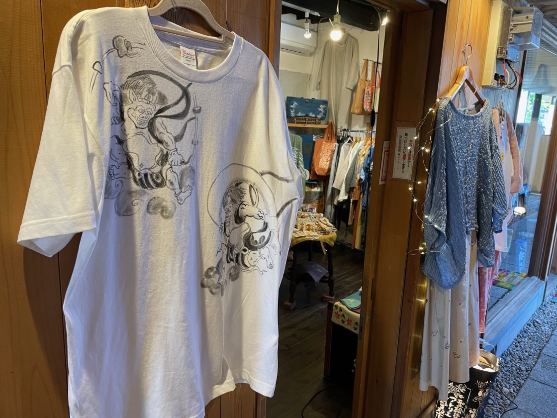 「アトリエ桑江」さんの風神雷神 手描きTシャツ