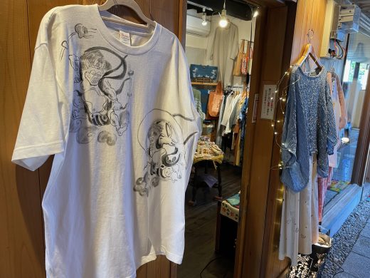 「アトリエ桑江」さんの風神雷神 手描きTシャツ