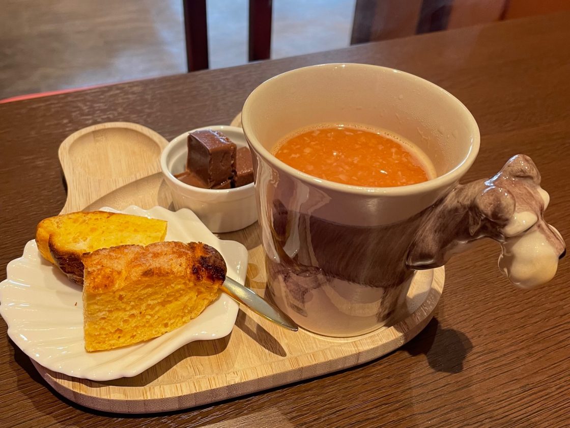 「Jakえもん」さんでホットスムージーをいただきました